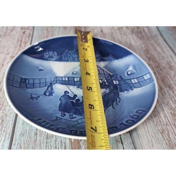 Bing & Grondahl Christmas Plate 1969  "Arrival Of Christmas Guests "  Blue/White - Picture 7 of 7
